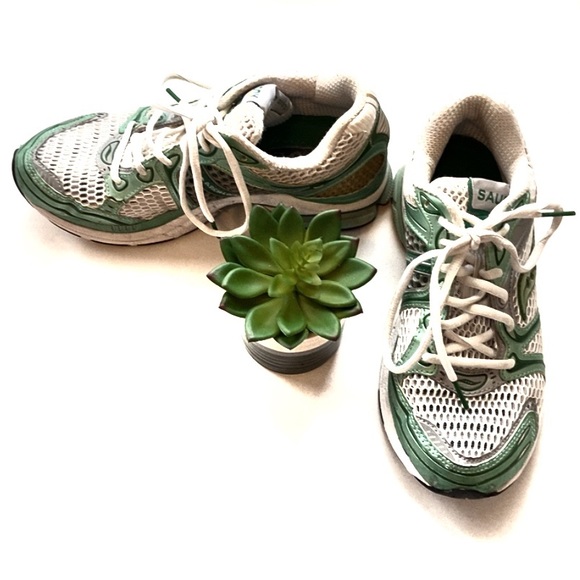 Saucony Shoes - Saucony Arch Lock Triumph size 7